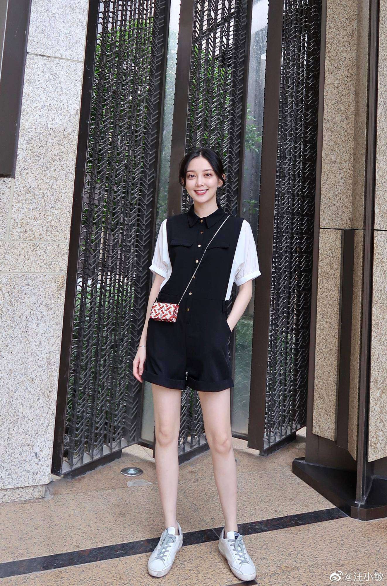 汪小敏:时尚光影中的灵动之美 汪小敏展露明媚笑容,如阳光般温暖治愈,散发自然不造作的亲和魅力