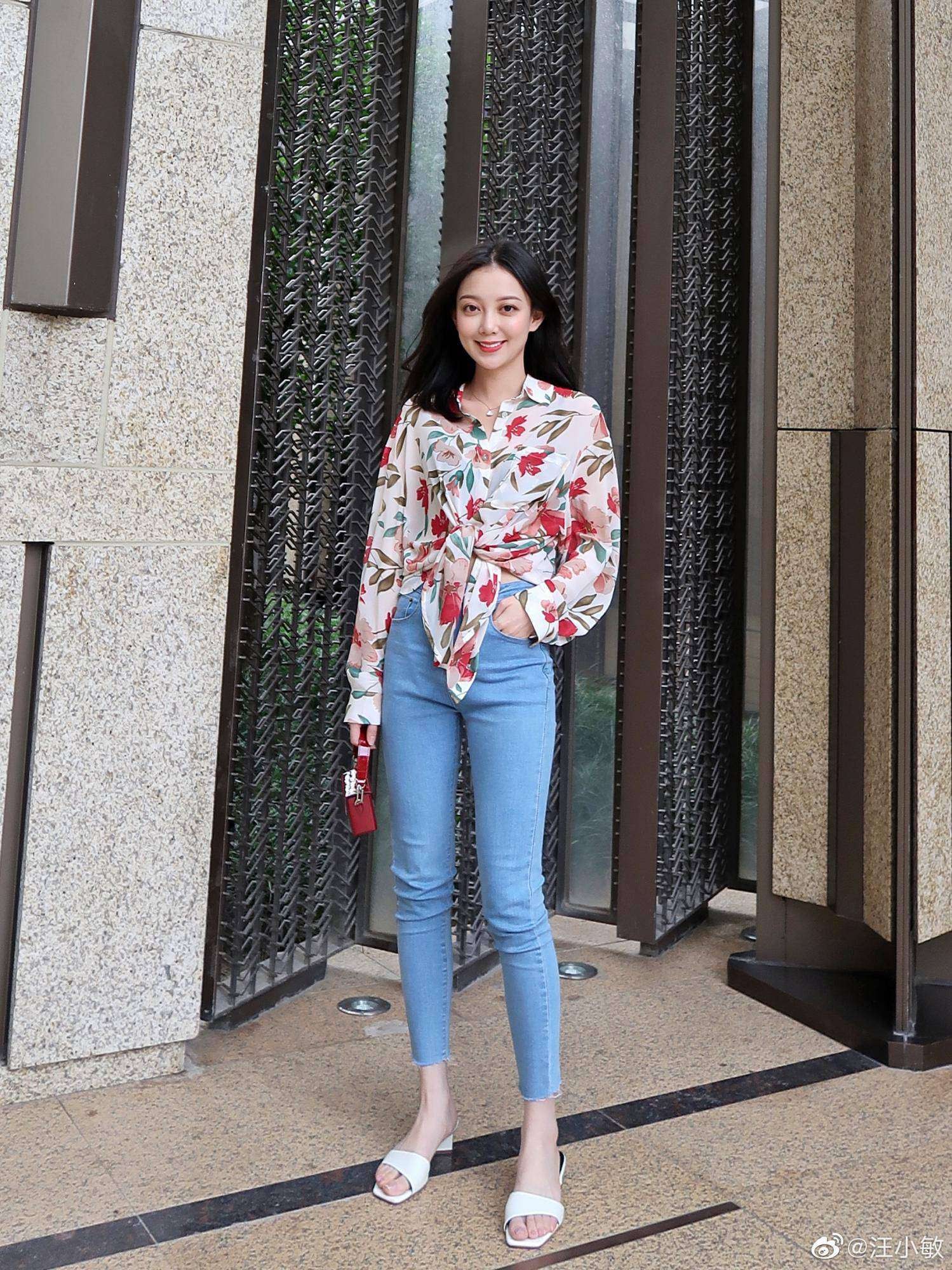 汪小敏:时尚光影中的灵动之美 汪小敏诠释现代摩登风格,利落造型与坚定眼神彰显独立自信的都市女性形象